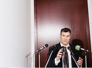 遵照传统 《艾尔登法环》或不设计暂停菜单